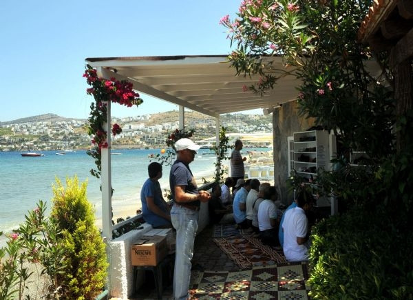 Plaja sıfır cami