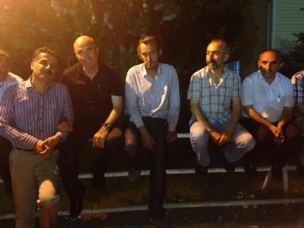 Vekillerin de içinde olduğu otobüs polis merkezine çekildi