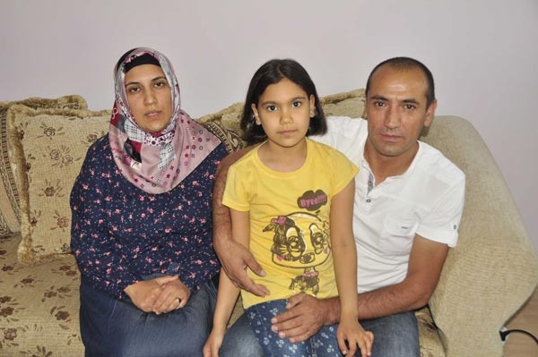 Öğretmene eşi ve çocuklarının önünde sivil polis şiddeti
