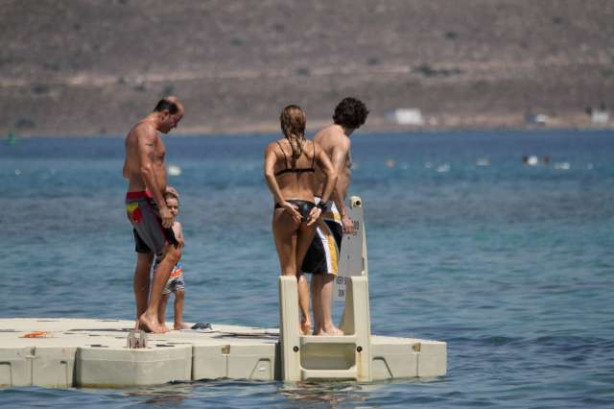 İvana Sert'ten bikini şov
