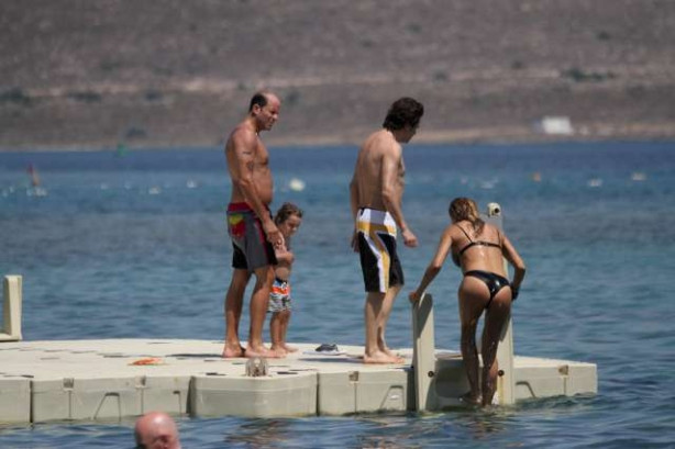 İvana Sert'ten bikini şov