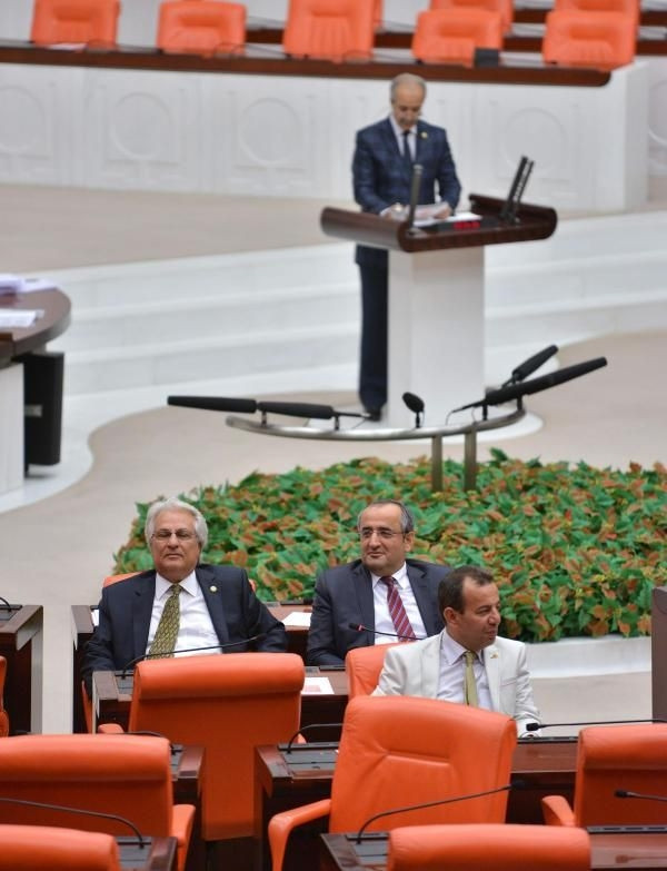 CHP'den Ak Parti'ye geçti, protesto edildi