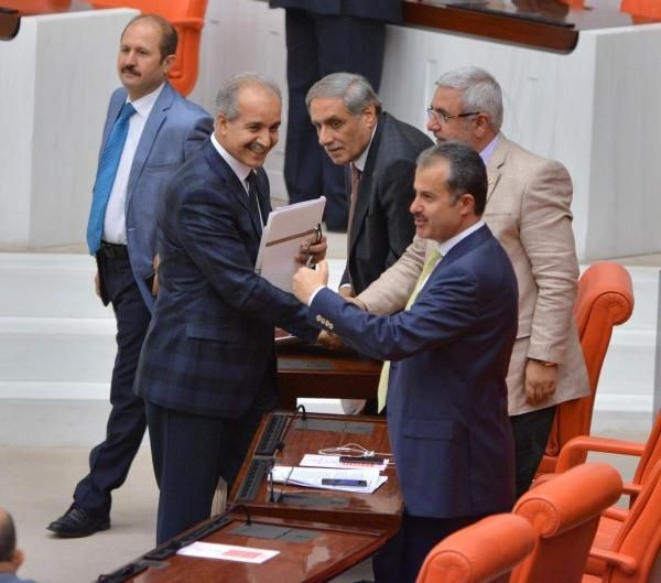 CHP'den Ak Parti'ye geçti, protesto edildi