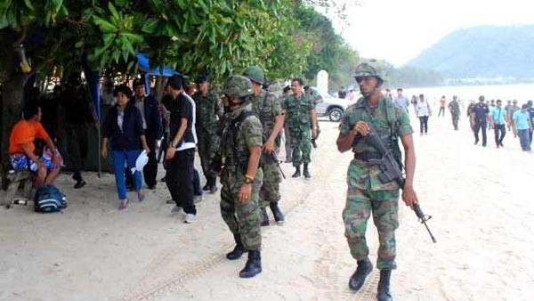 Cunta Tayland'ın en ünlü plajına girdi