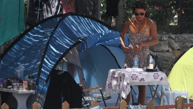 Yıldız Asyalı'nın çadır tatili