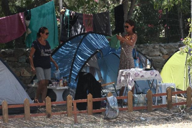 Yıldız Asyalı'nın çadır tatili