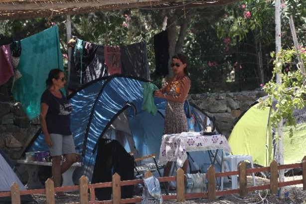 Yıldız Asyalı'nın çadır tatili