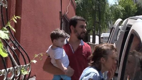 Balkona kaçtı ama kurtulamadı