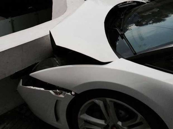 Vale park ederken çarptı gitti güzelim Lamborghini