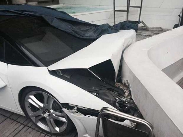 Vale park ederken çarptı gitti güzelim Lamborghini