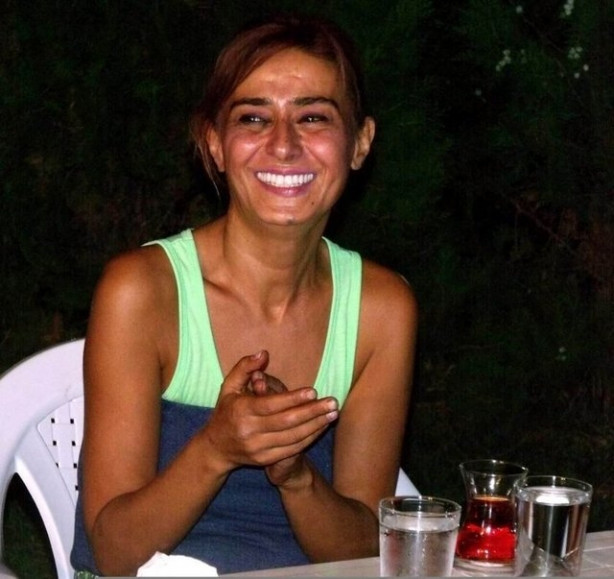 Yıldız Tilbe'nin ırkçı tweetlerine tepki yağdı