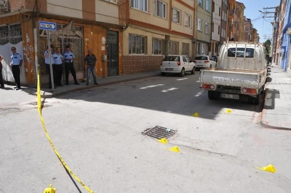 Sokak ortasında kurşun yağmuru