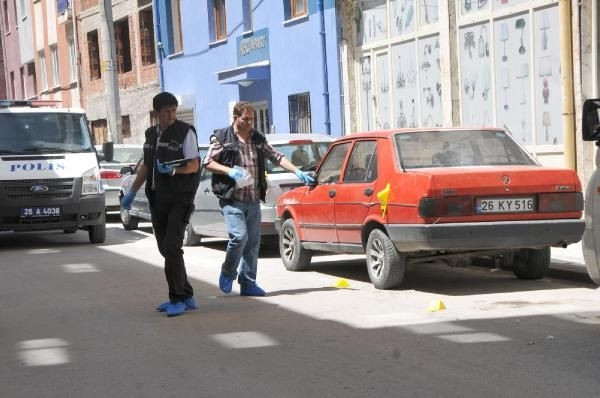 Sokak ortasında kurşun yağmuru