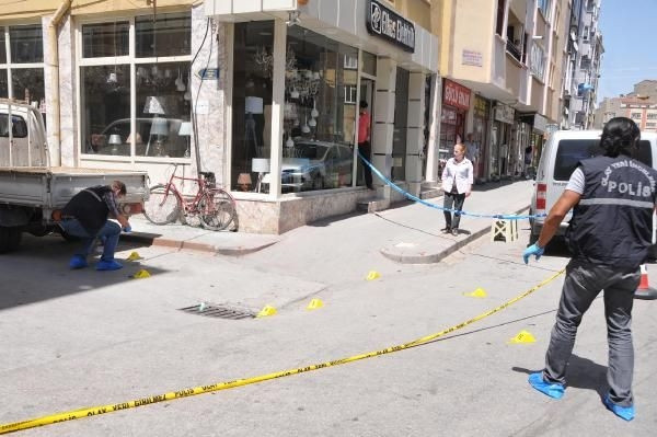 Sokak ortasında kurşun yağmuru
