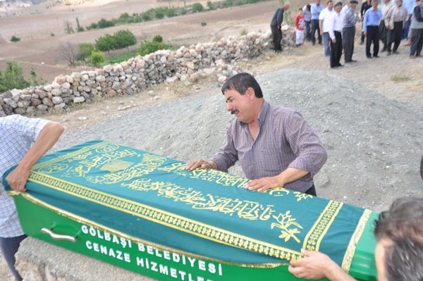 'Gülmek yasak ölmek kader'