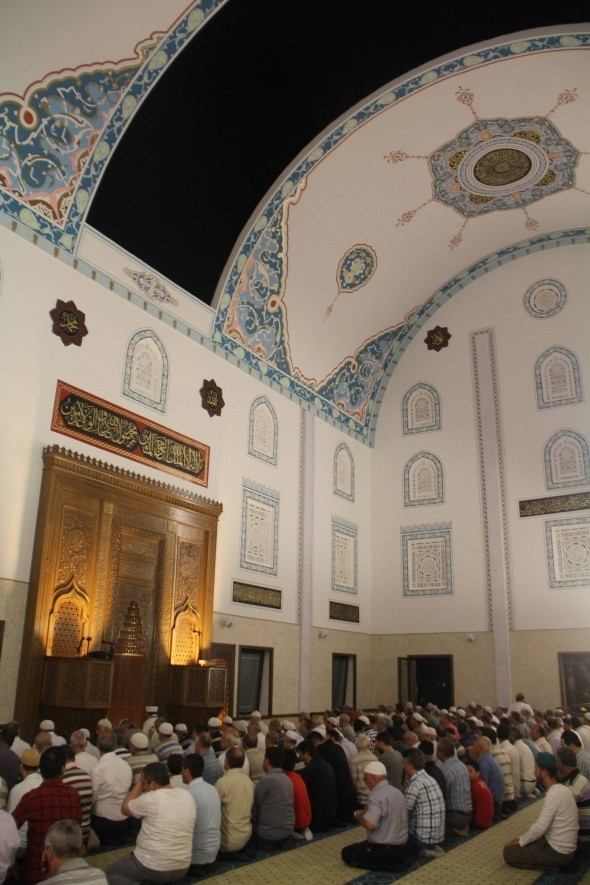 Üzeri açılıp kapatılabilen cami