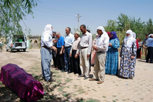 Tabutunu kadınlar taşıdı