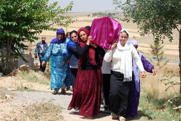 Tabutunu kadınlar taşıdı