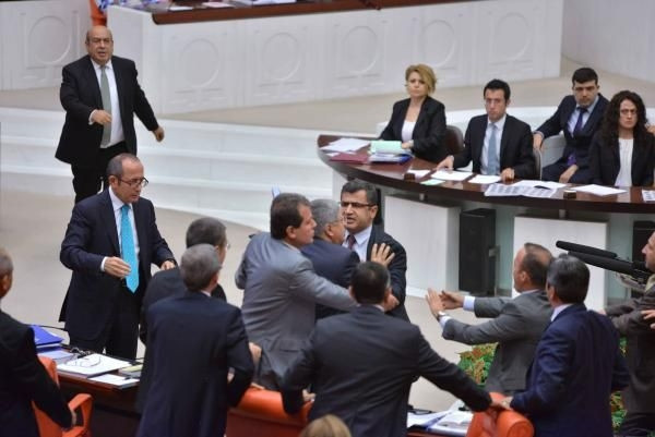 HDP'li vekil Ak Partili Canikli'nin üzerine yürüdü