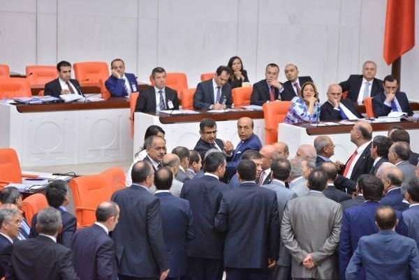 HDP'li vekil Ak Partili Canikli'nin üzerine yürüdü