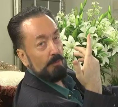 Adnan Oktar'dan kameramana ayar