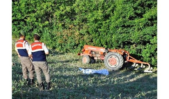 Yeni aldığı traktörün altında kaldı
