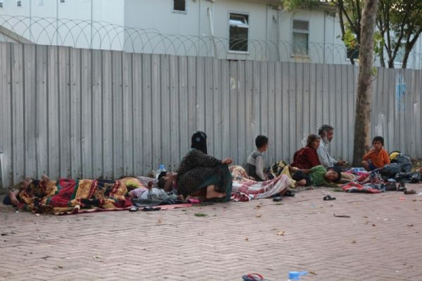 Kaldırımlarda yatıp kalkıyorlar