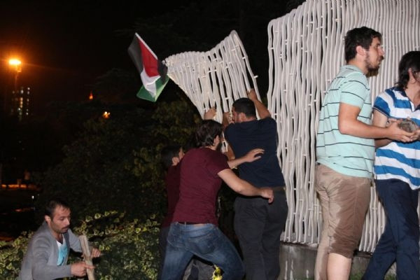 İsrail protestosuna müdahale!