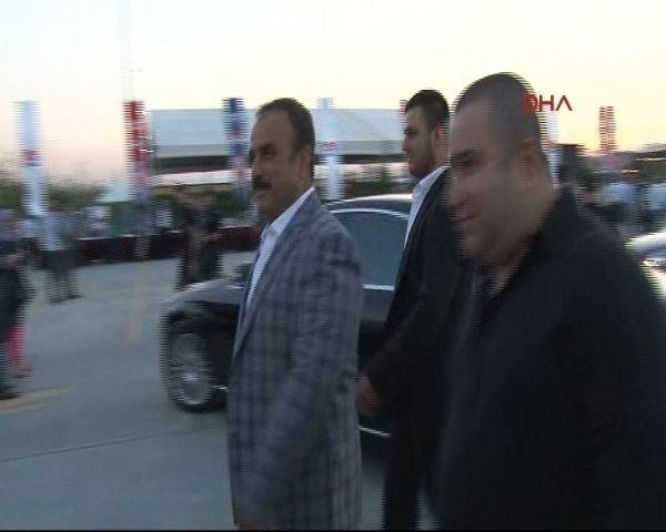 Ak Parti iftarında yıldız yağmuru