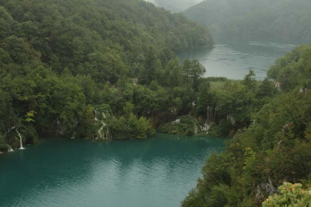 Plitvice Milli Parkı görenleri büyülüyor