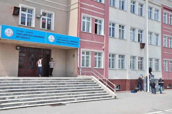 Ataşehir'de okuldaki Türk bayrağı indirildi iddiası