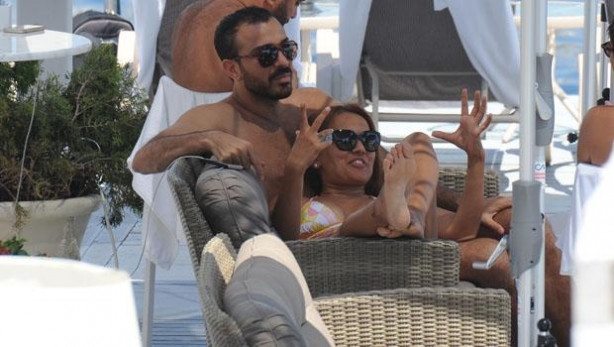 Demet Akalın ile Okan kurt'un tatili devam ediyor