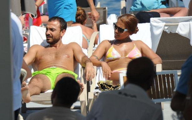 Demet Akalın ile Okan kurt'un tatili devam ediyor