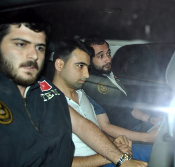 'Teslim olduk, arkadan kelepçelediler'