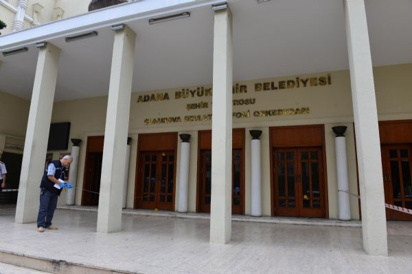 Adana Büyükşehir Belediyesi'ne silahlı saldırı