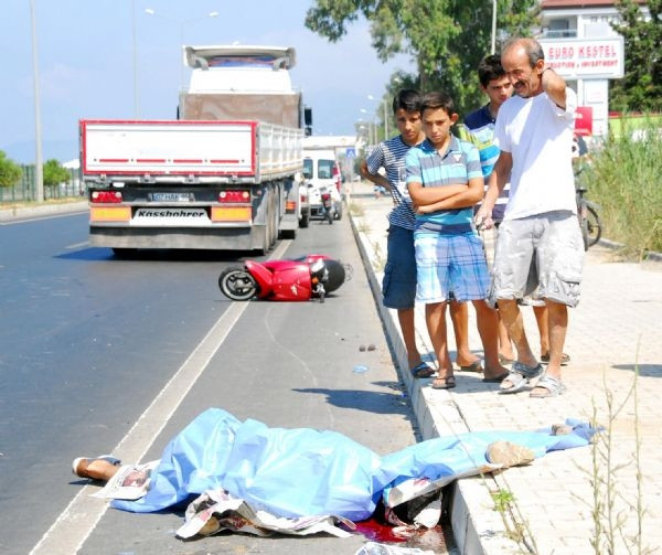 Motosikletlinin feci ölümü