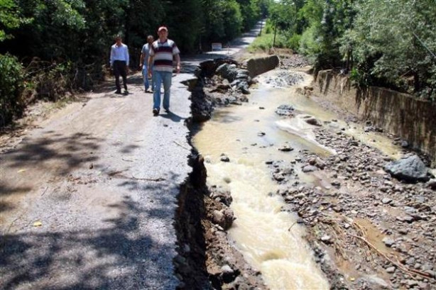 Samsun'da korkutan sel