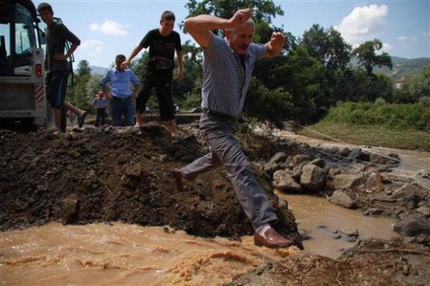 Samsun'da korkutan sel