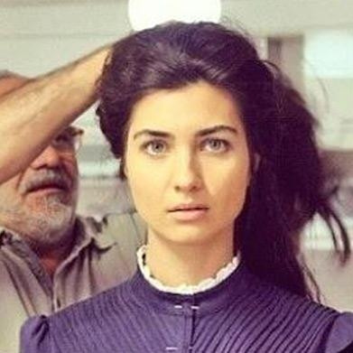 Tuba Büyüküstün 1940'lara döndü