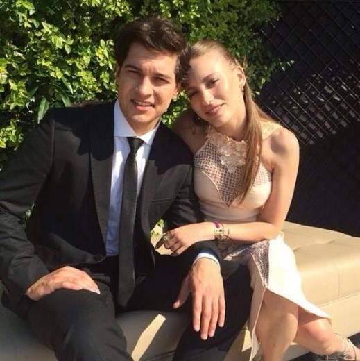 Serenay Sarıkaya annesiyle tatilde