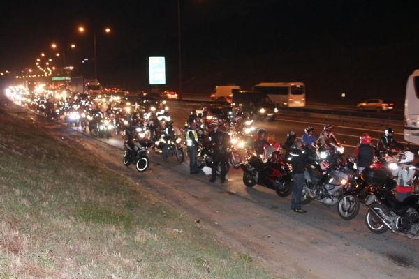 300 motosikletçi karşıladı
