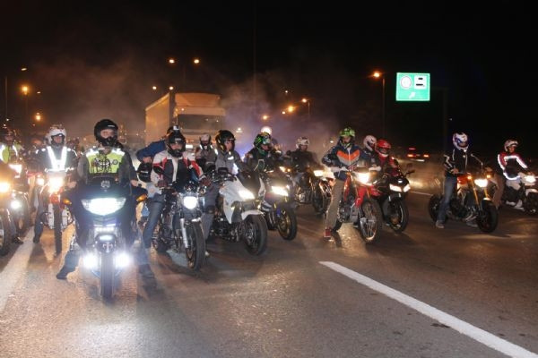 300 motosikletçi karşıladı