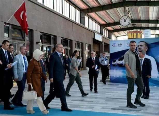 Yüksek Hızlı Tren, Kobra'lar eşliğinde yola çıktı