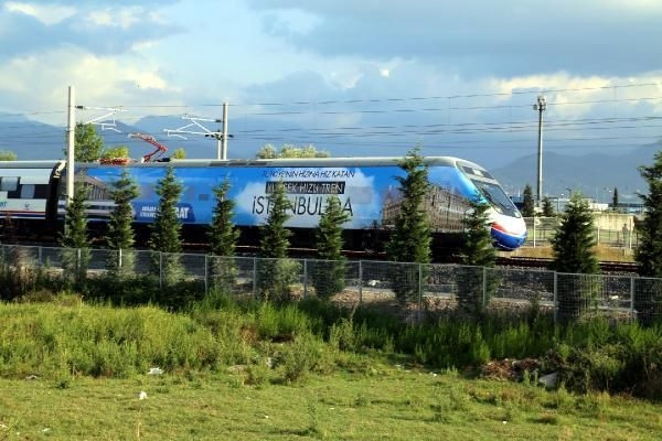 Başbakan'ı taşıyan YHT ilk seferde arızalandı