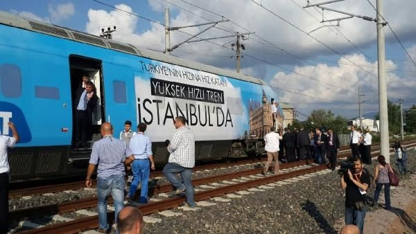 Başbakan'ı taşıyan YHT ilk seferde arızalandı