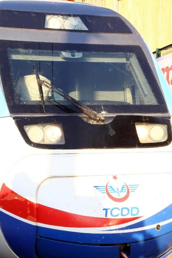 Başbakan'ı taşıyan YHT ilk seferde arızalandı