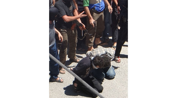 2 kişi kurşuna dizildi