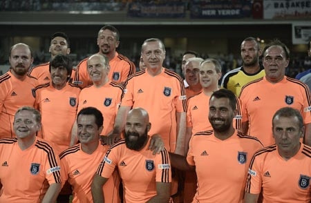 Stadyum açılışında üç gol birden attı