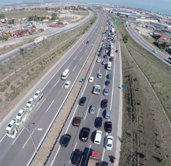 Trafik yoğunluğu arefe gününde de sürüyor