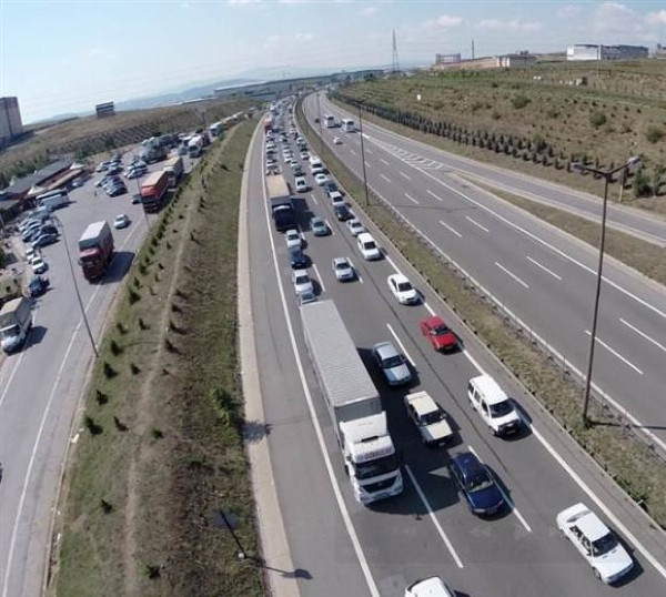 Trafik yoğunluğu arefe gününde de sürüyor